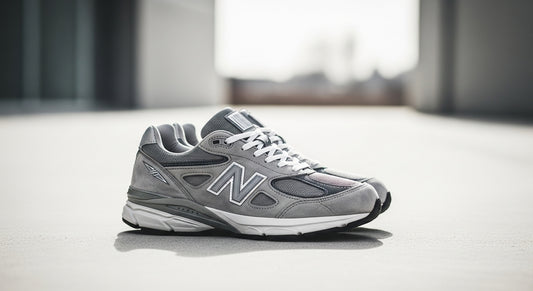 New Balance 990: Η Ιστορία του Sneaker που Καθόρισε την Ποιότητα και το Στυλ