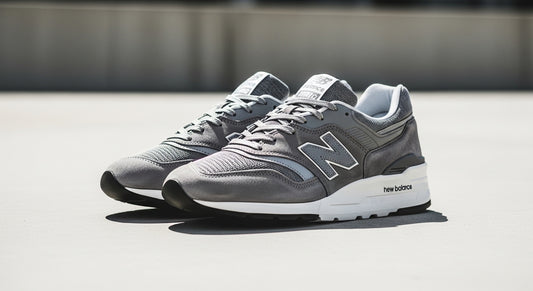 New Balance 997: Ο Απόλυτος Οδηγός για το Κλασικό Sneaker που Αντέχει στον Χρόνο