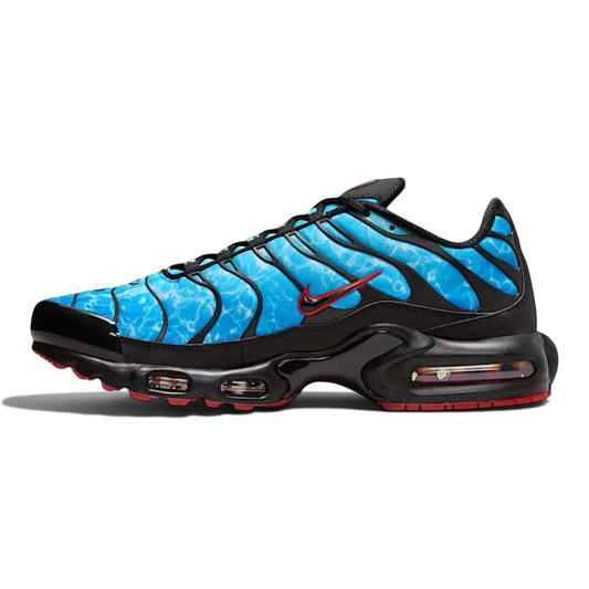 Αθλητικά παπούτσια Nike Air Max Plus Shark Attack από το SNEAKERZ SHOP σε μπλε χρώμα με μαύρες λεπτομέρειες και κόκκινο λογότυπο.